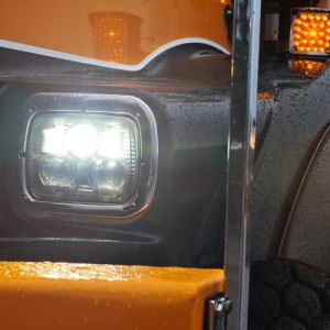 The 8900 Evolution 2 provides high performance 5×7″ LED headlights