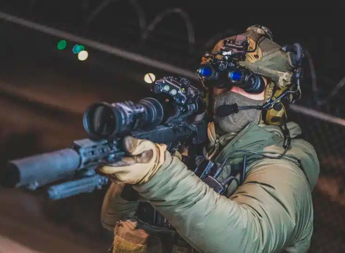 QRF4500-rangefinder-mounted-on-scope-in-action (1)