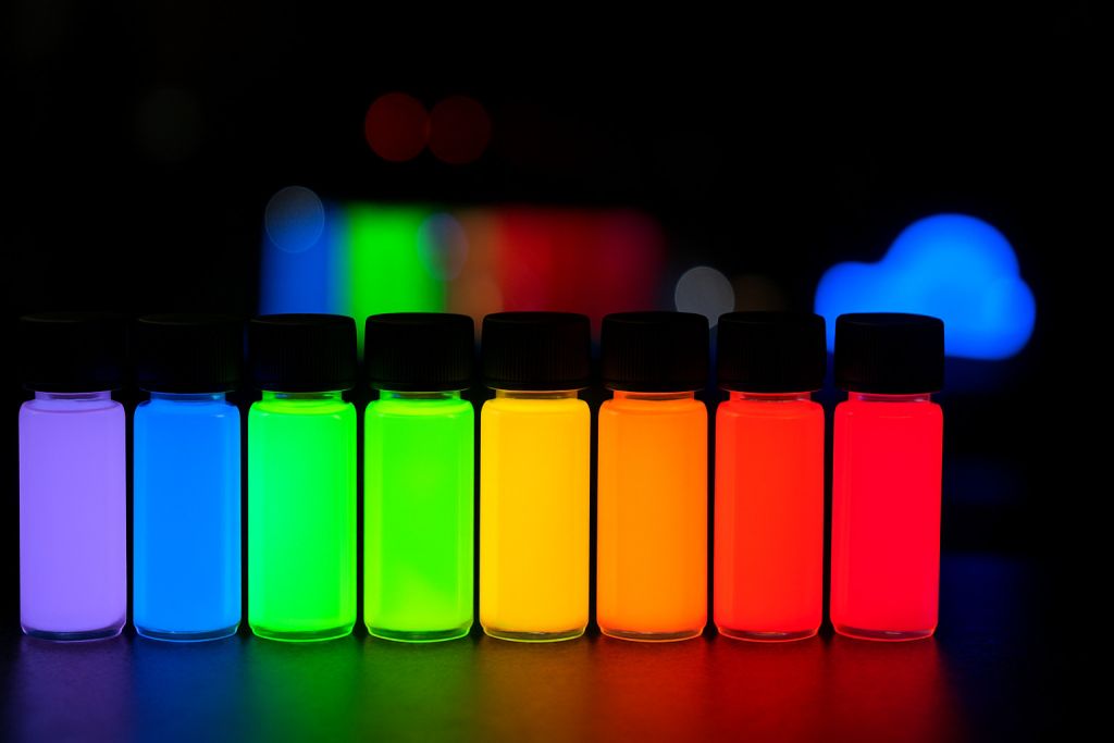 quantum dot and nanophosphor colored bottles